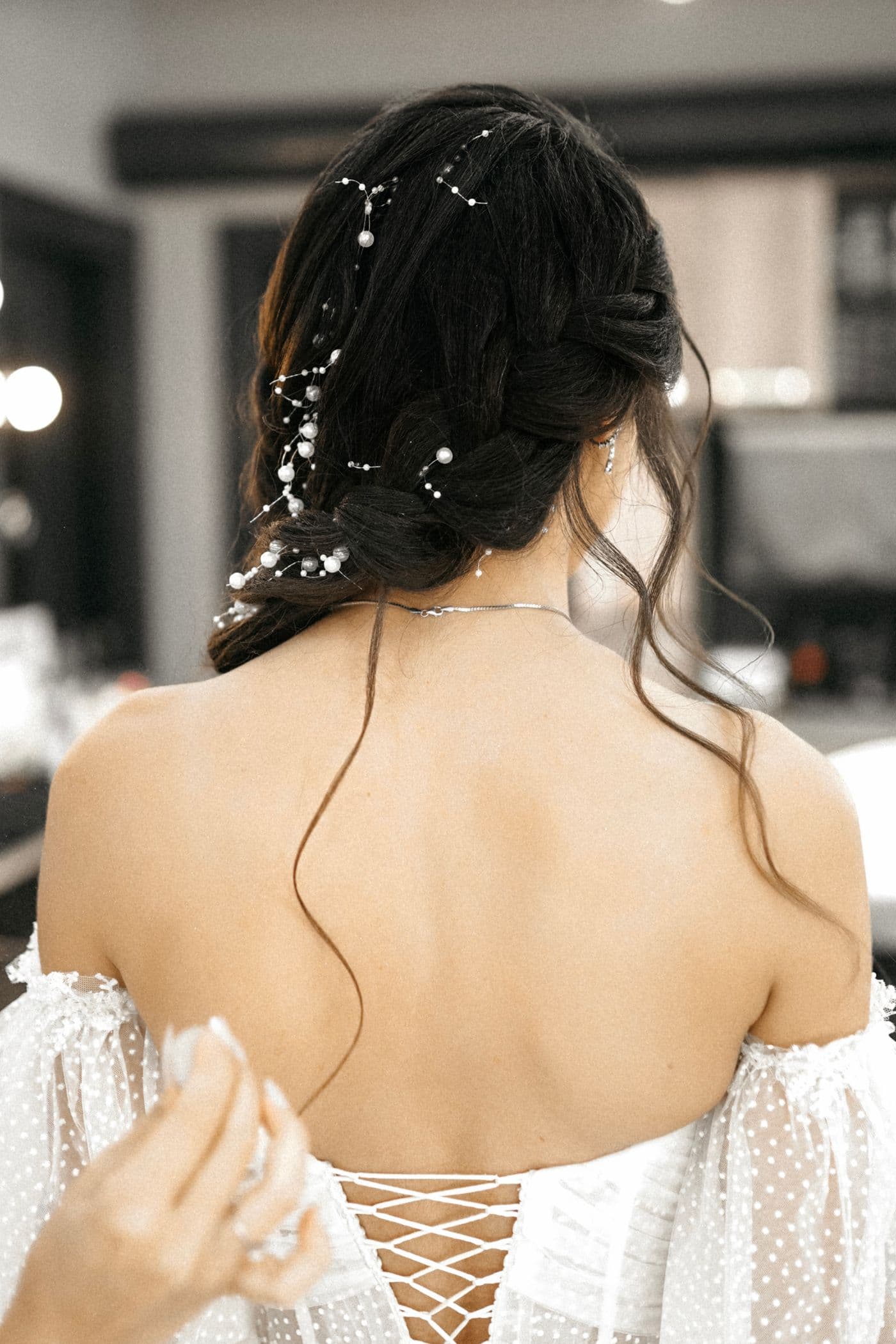 Recogido de novia trenzado con perlas